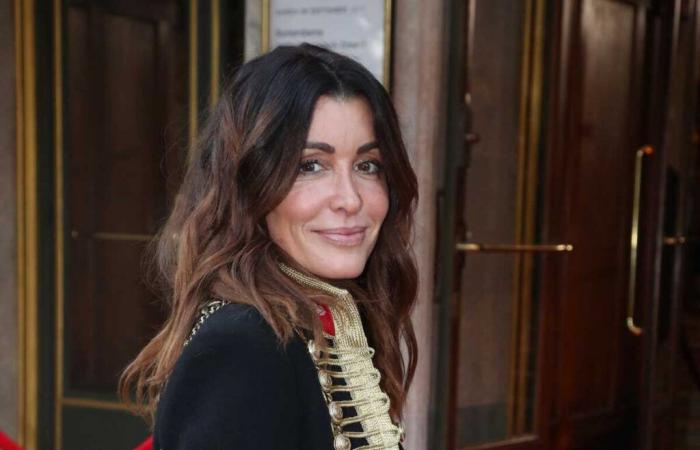 Vestida enteramente de negro, Jenifer posa con un look rock’n’roll y grunge