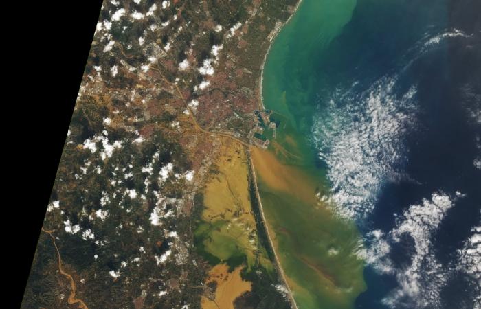 El observatorio de la NASA publica una fotografía de satélite para ilustrar el alcance de los daños en Valencia