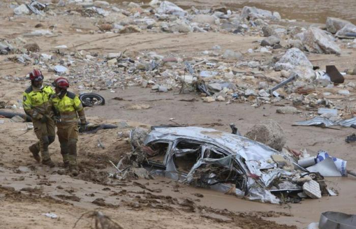 Inundaciones en España: los servicios de emergencia inspeccionan aparcamientos y túneles en busca de personas desaparecidas