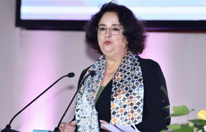 Latifa Akharbach pide una regulación equilibrada del espacio digital