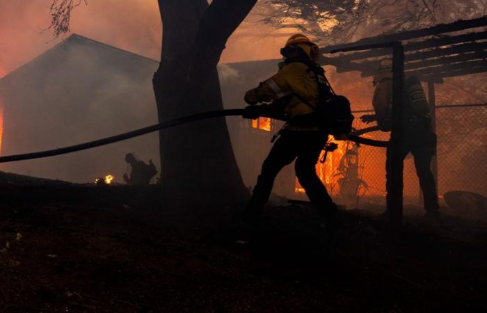 Los Ángeles | Un incendio se propaga rápidamente