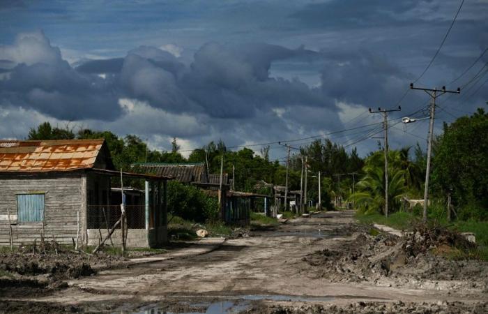 Cuba se prepara para la llegada de Rafael, que podría convertirse en “huracán mayor”