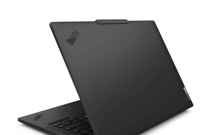 Promoción 999€ Lenovo ThinkPad P14s Gen 5 (21ME000RFR), portátil multimedia de 14″ fácil de transportar AMD Ryzen 7 8840HS RAM 32 GB SSD 1 TB sin Windows