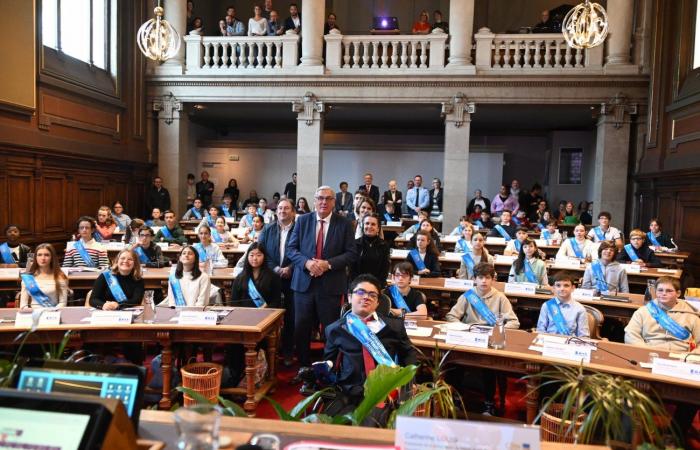 CÔTE-D’OR: tuvo lugar la ceremonia de investidura de los 54 jóvenes del consejo departamental