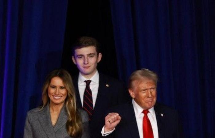 El propio Trump mide 1,90 metros, pero su hijo Barron todavía lo supera