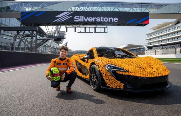 Construimos el pequeño McLaren P1 con Lego… mientras el grande circulaba por la pista