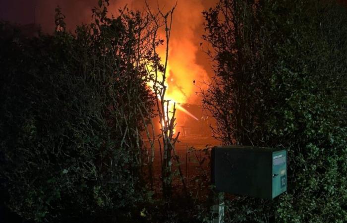 Una dependencia de una casa en Cotentin dañada por un incendio