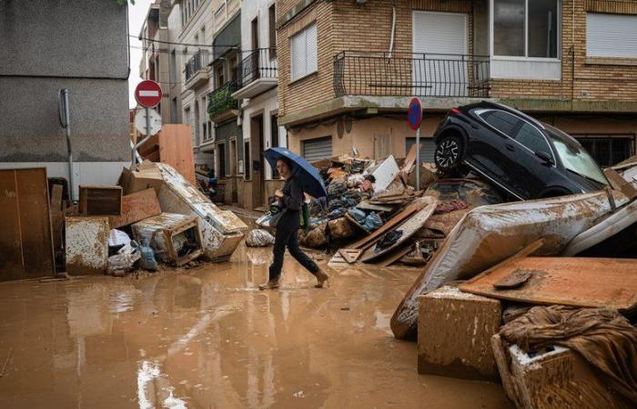 “Te quedaste en casa siendo un holgazán”: su coche quedó destrozado en las inundaciones en España pero su jefe no quiere saber nada