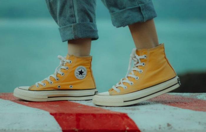 Míticas y finalmente rebajadas, estas Converse salen por un precio inesperado