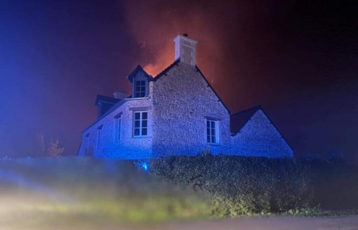 Una dependencia de una casa en Cotentin dañada por un incendio