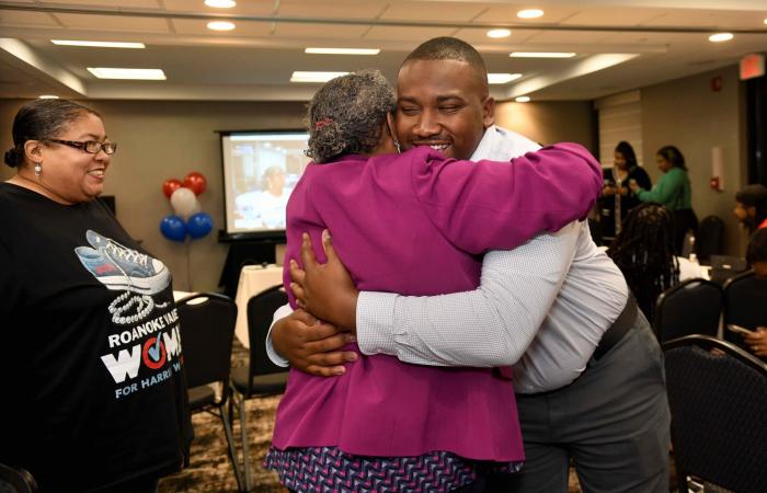 El republicano gana el primer escaño en el Concejo Municipal de Roanoke desde 2000 mientras se elige una ola de jóvenes líderes