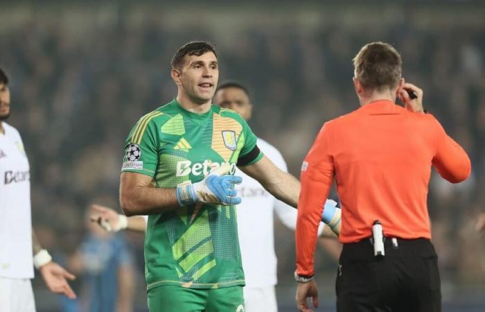 El penalti absurdo que le costó la derrota al Aston Villa en Bélgica