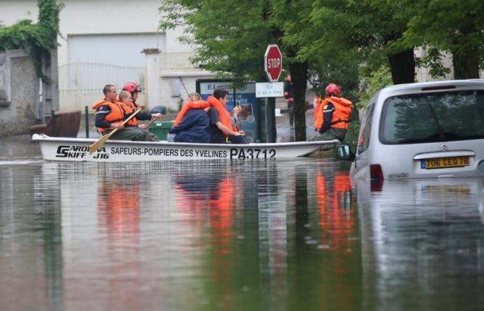 ¿Atrapado en su automóvil durante una inundación? Buenos reflejos para adoptar.