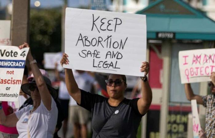 Fracasa referéndum para levantar restricciones al aborto en Florida