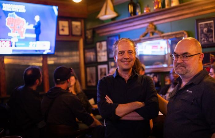 En los bares, los habitantes de Montreal contienen la respiración