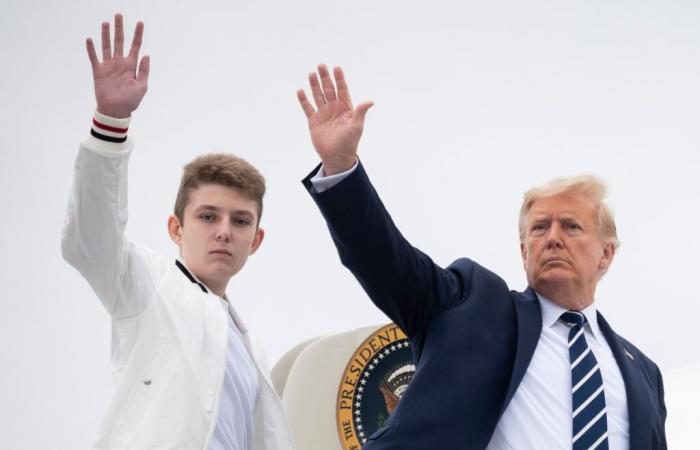 ‘Para su papá’: Melania Trump comparte una foto de Barron Trump votando