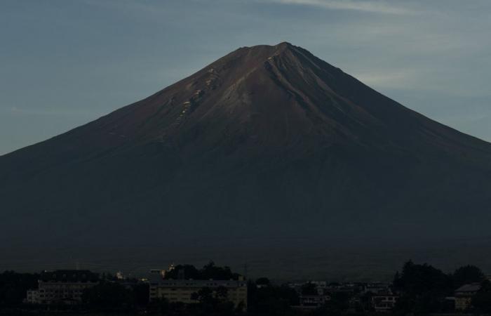 Japón | Primera nevada en el Monte Fuji, la última de la historia