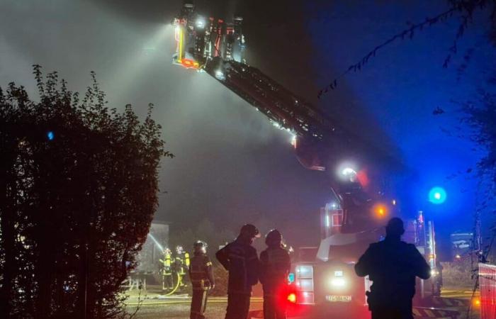 Una dependencia de una casa en Cotentin dañada por un incendio