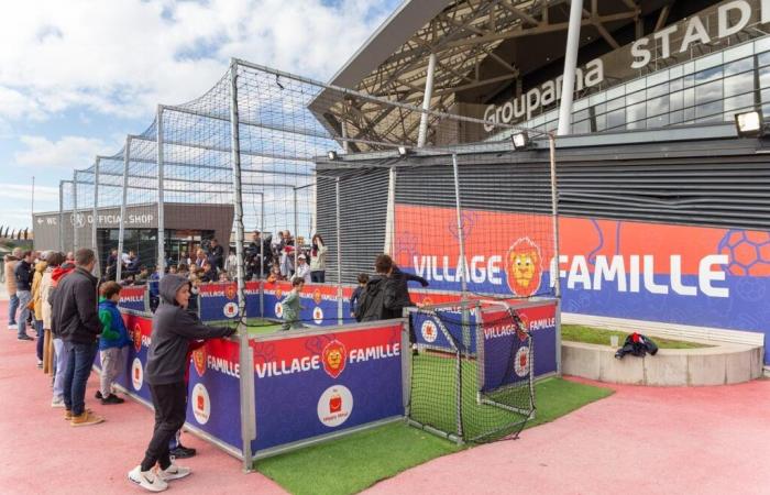 Entretenimiento previo al partido en el estadio Groupama.