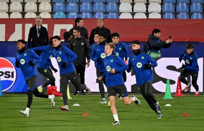 Alineación del FC Barcelona vs Estrella Roja de Belgrado: Flick hace un cambio táctico