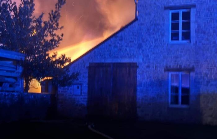 Una dependencia de una casa en Cotentin dañada por un incendio