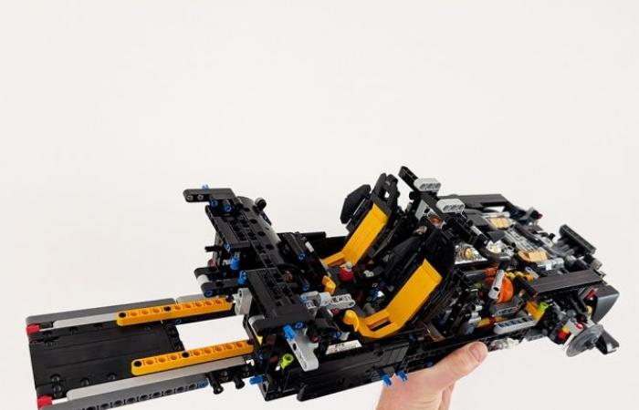 Construimos el pequeño McLaren P1 con Lego… mientras el grande circulaba por la pista