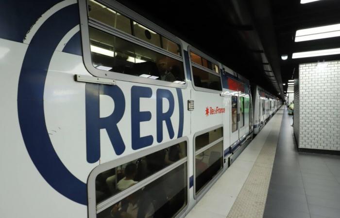 Con las piernas cortadas, un hombre muere tras ser atropellado por un RER este martes