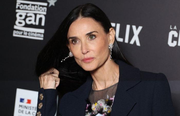 En París, Demi Moore saca el vestido de flores junto a Julie Gayet y Laura Smet