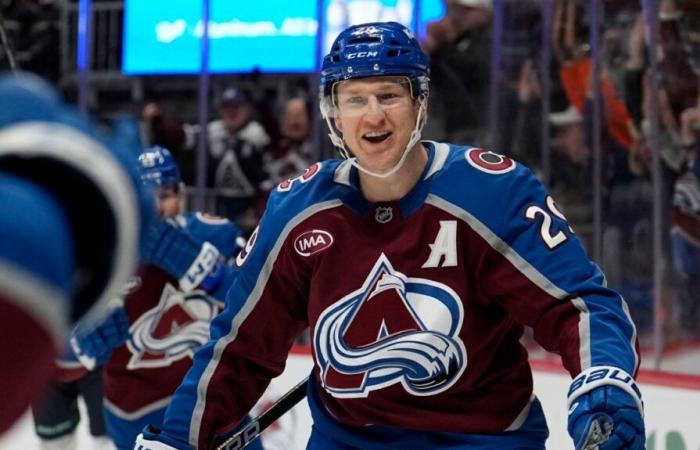 NHL: Nathan MacKinnon tuvo cinco asistencias, pero Cale Makar abandonó el juego