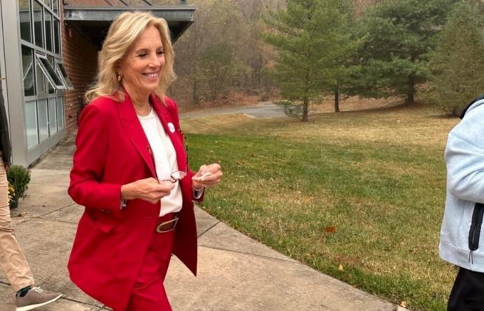 ‘¿Por quién votó Jill Biden?’: El traje ‘rojo MAGA’ de la primera dama el día de las elecciones provoca un frenesí en las redes sociales | Tendencias