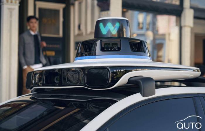 Congestión de cuatro vehículos Waymo autónomos | Noticias automotrices