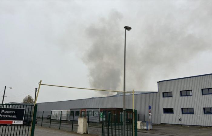 Incendio en la empresa Legoupil en Vire Normandía: 26 bomberos desplegados