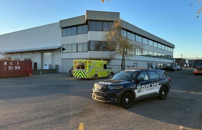 Horrible accidente laboral: mortalmente aplastado bajo una tonelada de acero