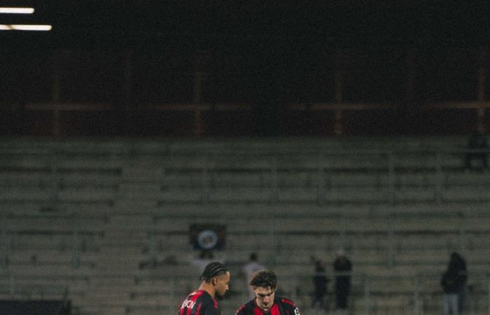 Este club que utiliza dos camisetas diferentes durante un partido