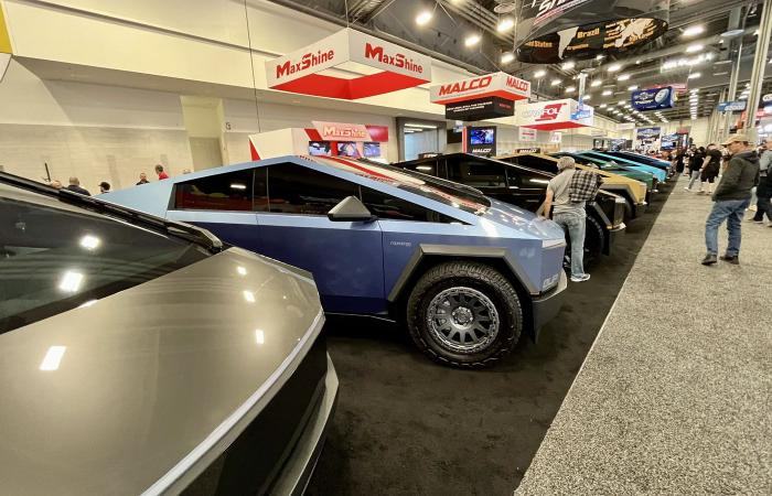 SEMA 2024 día 2: vehículos excepcionales y una tonelada de Tesla Cybertruck