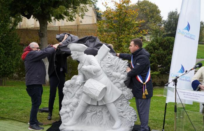 En Ouistreham, por fin una estatua del héroe legendario Michel Cabieu