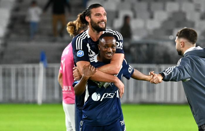 Vuelos convencionales, la casa de Vital Nsimba, judías de la suerte… La vida feliz de Andy Carroll en Francia