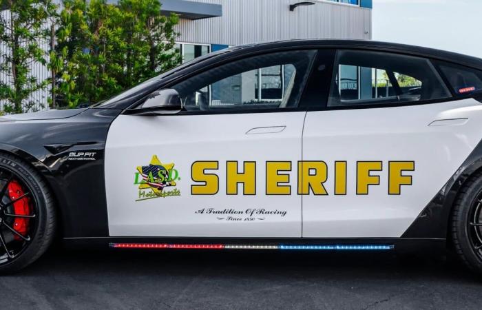 ¡La nueva arma del Sheriff de Los Ángeles alcanza los 320 km/h!