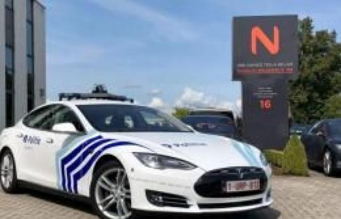 ¡Este Tesla policial nunca ha sido conducido durante casi 5 años por una razón sorprendente!