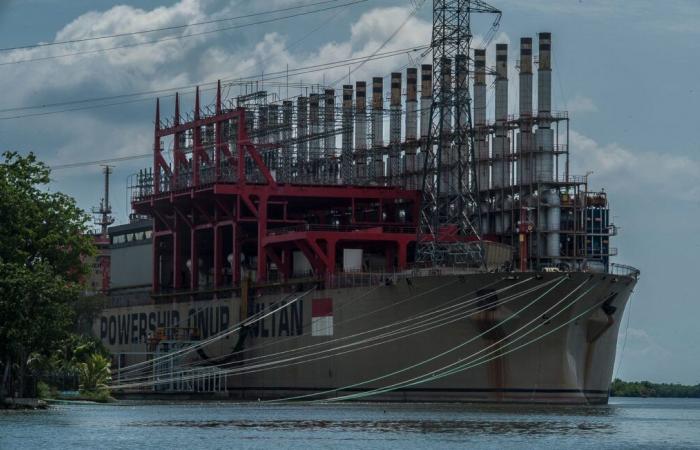 ¿Un barco “central eléctrica” filmado en Valencia antes de las inundaciones? Esta teoría viral de TikTok es falsa