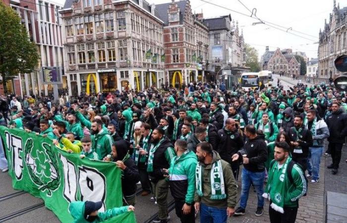 Mil chipriotas están de fiesta en Korenmarkt: “¿Conoce alguna buena chocolatería por aquí?” (Gante)