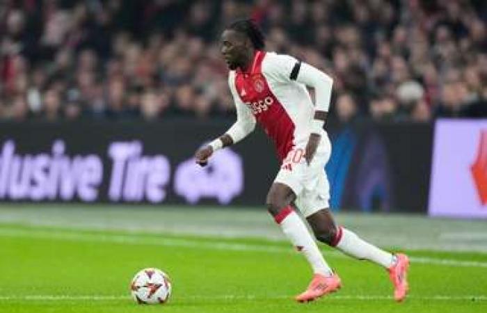 La puntuación más alta en el Ajax para la estrella Mika Godts, cuatro jugadores con un 8