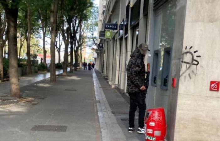 ¿Un hombre armado con un Kalashnikov en las calles de Villeurbanne?