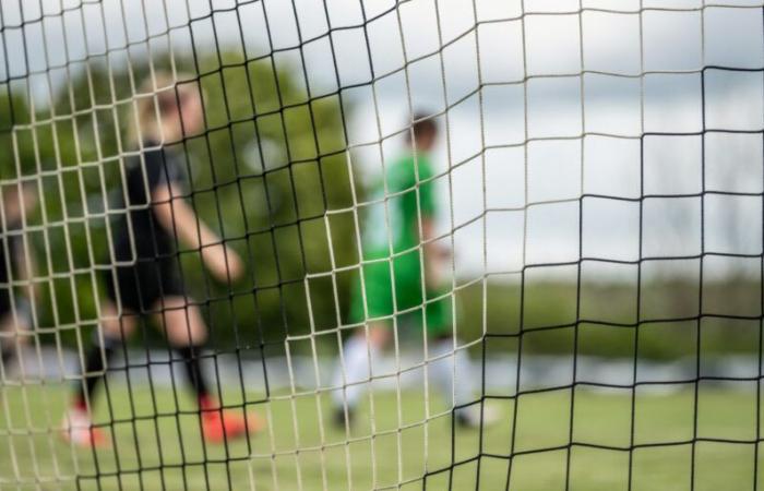 su hijo no es seleccionado para un partido de fútbol, ​​el padre quema los coches de los dos entrenadores