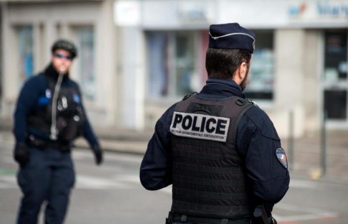 Un adolescente desfigurado con un martillo durante una pelea frente a una escuela secundaria