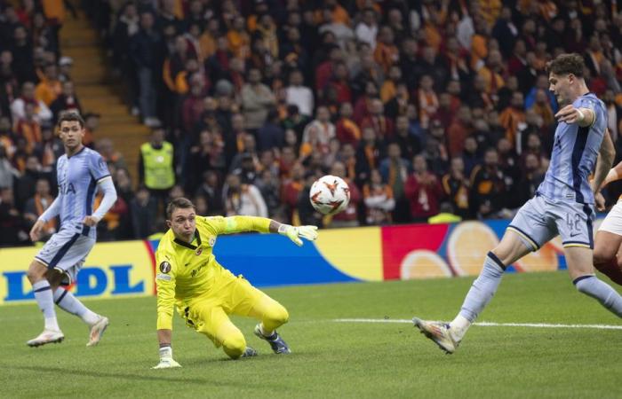 Ganó el Galatasaray de Muslera y Torreira; Midtjylland de Martínez cayó