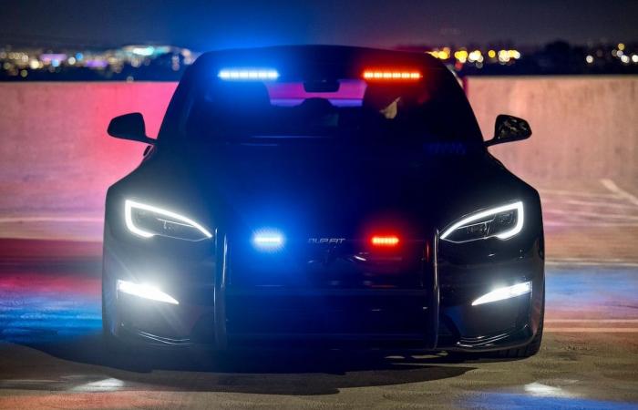 ¡La nueva arma del Sheriff de Los Ángeles alcanza los 320 km/h!