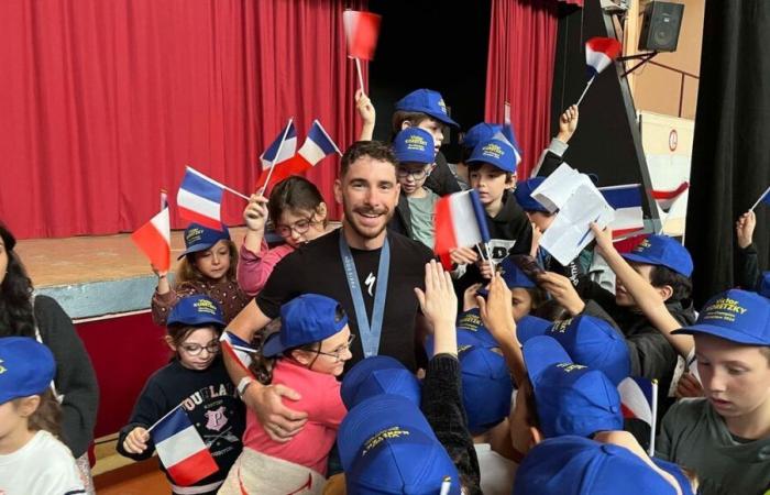 EN FOTOS – Lodève finalmente celebró a Victor Koretzky, medallista de plata en los Juegos Olímpicos de París en bicicleta de montaña de fondo