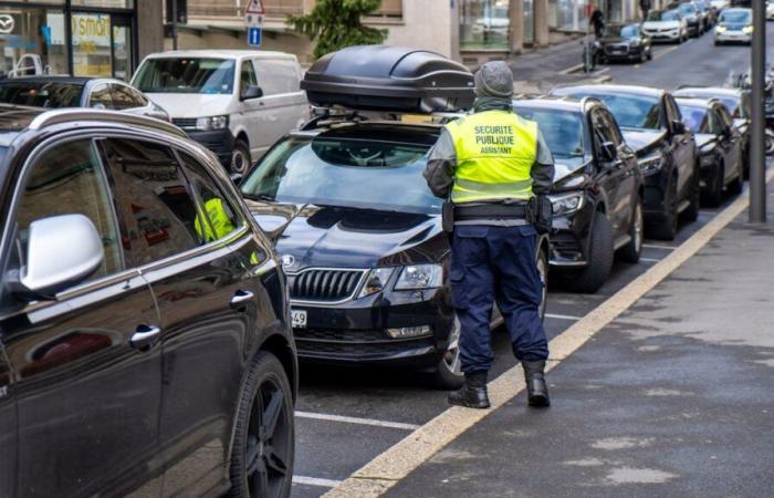 Lausana: le echa en cara su multa a un funcionario