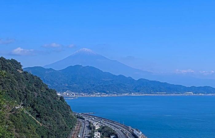 La nieve vuelve a la cumbre del Monte Fuji después de un mes de retraso